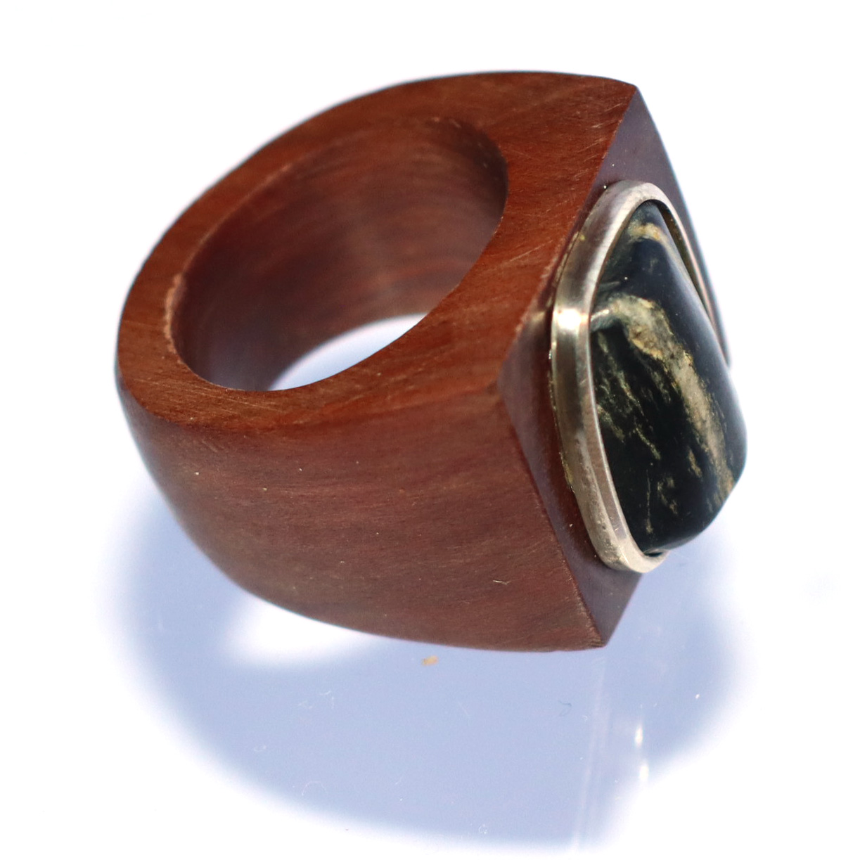 Anillo de luma, piedra del lago General Carrera y plata 950